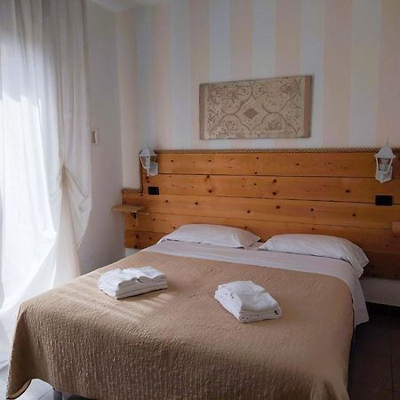 Hotel Garisenda B&B - In Centro A Riccione - Dış mekan fotoğraf