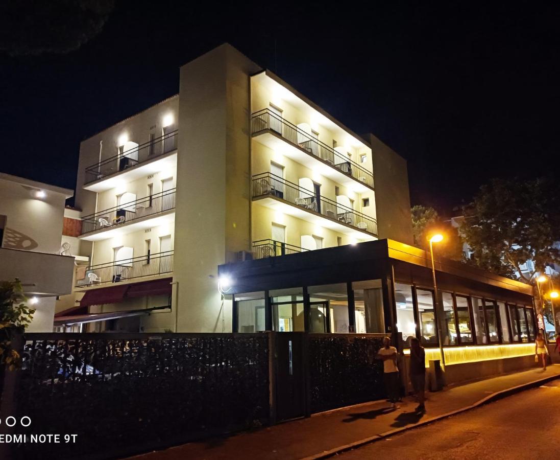 Hotel Garisenda B&B - In Centro A Riccione - Dış mekan fotoğraf