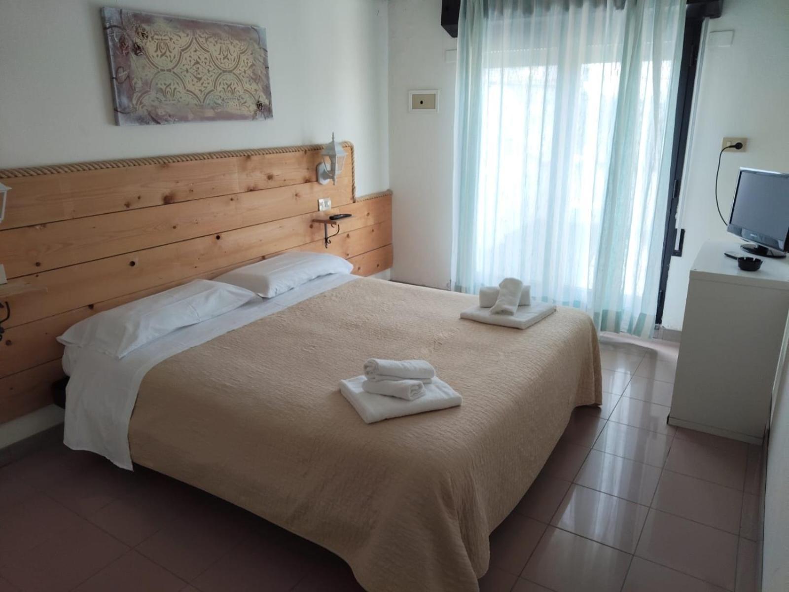 Hotel Garisenda B&B - In Centro A Riccione - Dış mekan fotoğraf
