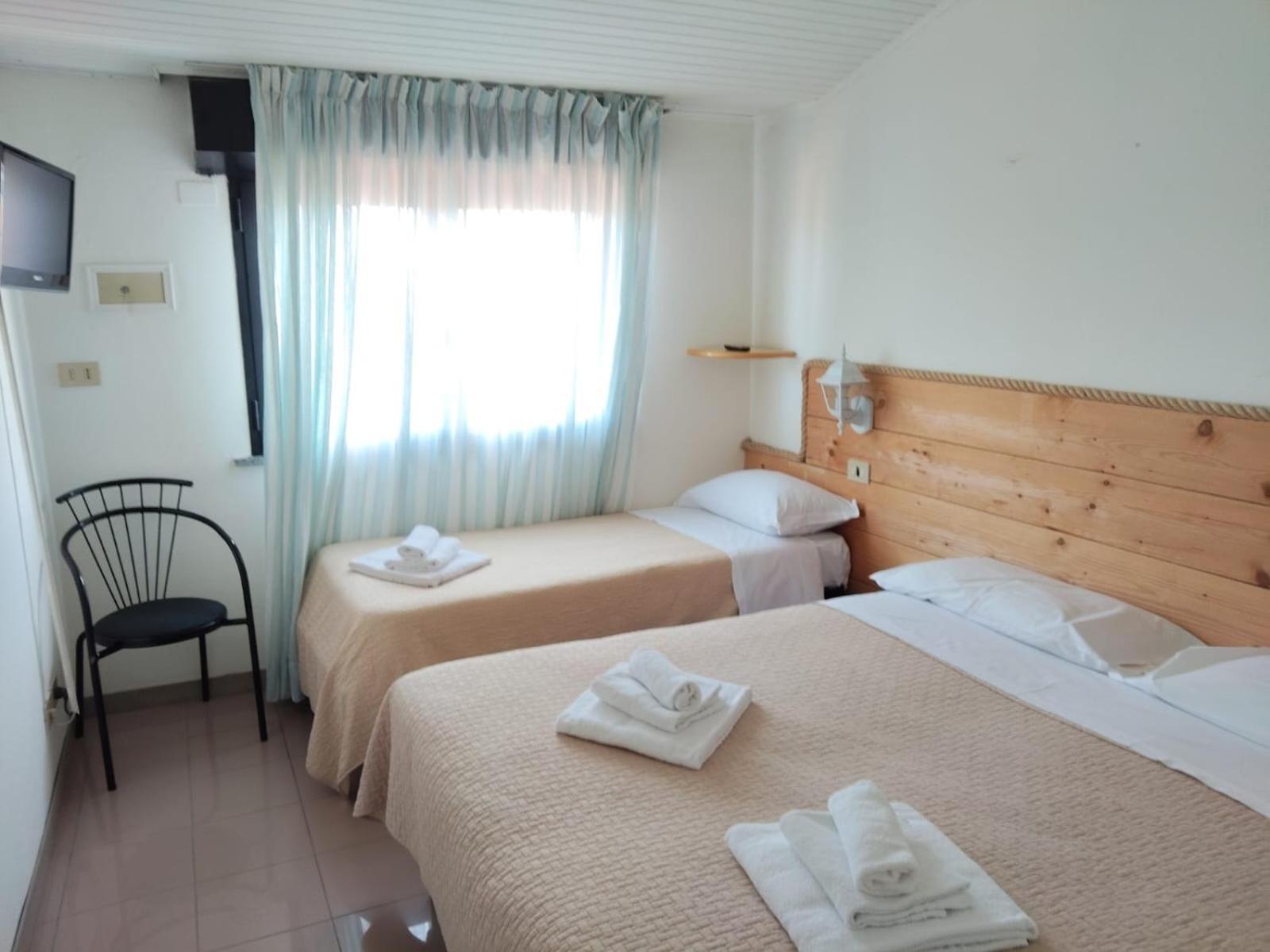 Hotel Garisenda B&B - In Centro A Riccione - Dış mekan fotoğraf