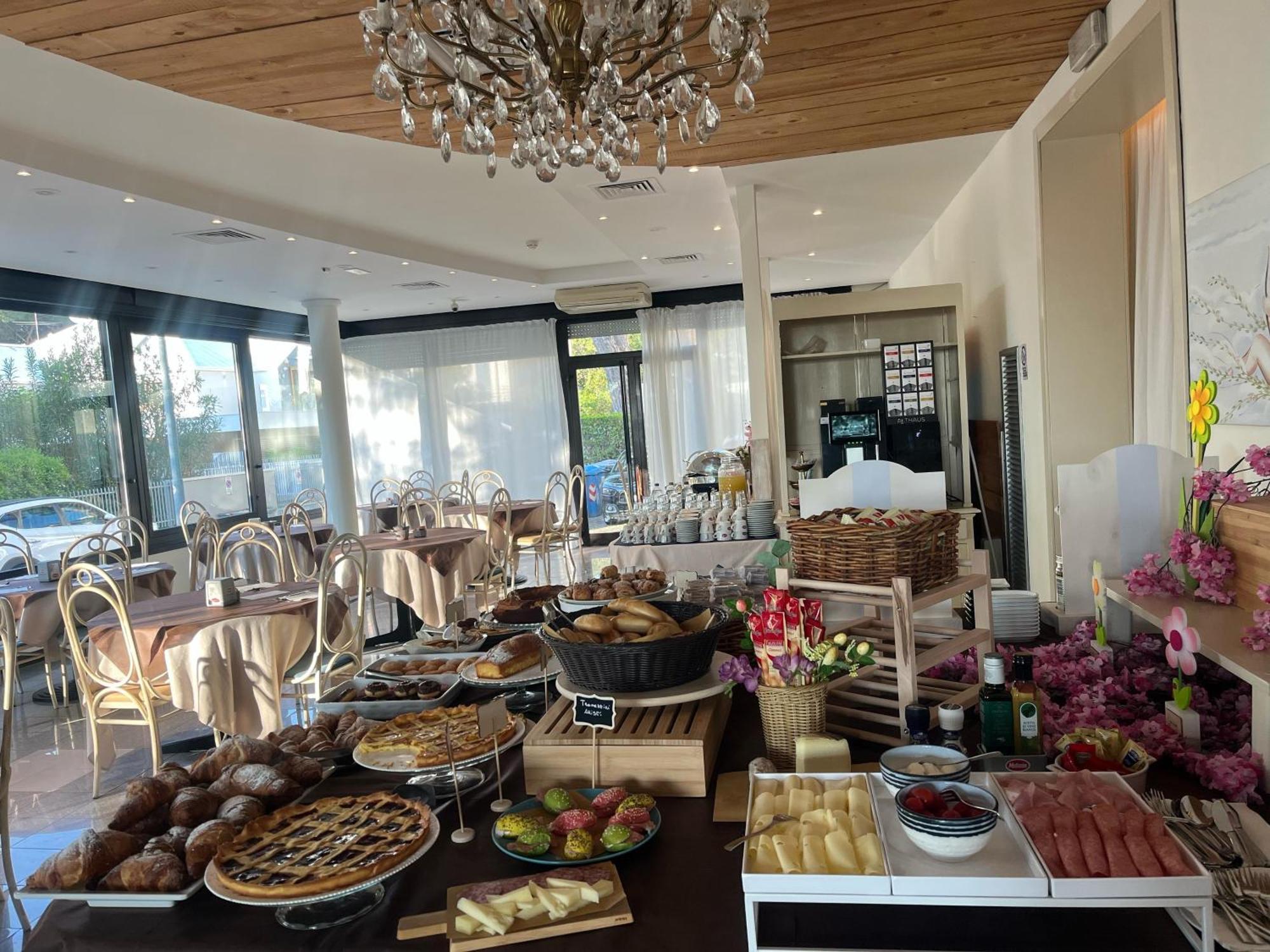 Hotel Garisenda B&B - In Centro A Riccione - Dış mekan fotoğraf