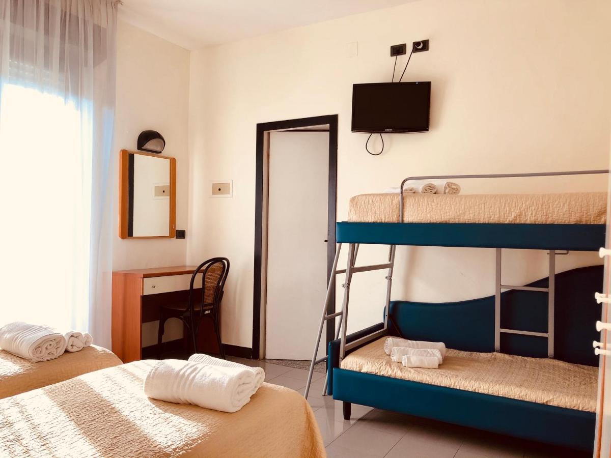 Hotel Garisenda B&B - In Centro A Riccione - Dış mekan fotoğraf