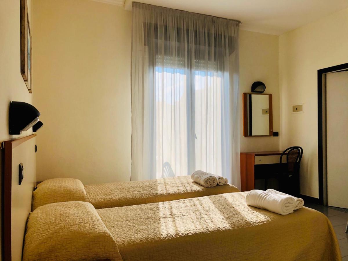 Hotel Garisenda B&B - In Centro A Riccione - Dış mekan fotoğraf