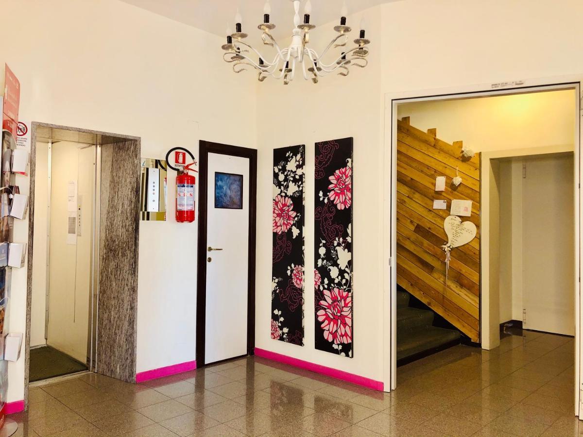 Hotel Garisenda B&B - In Centro A Riccione - Dış mekan fotoğraf